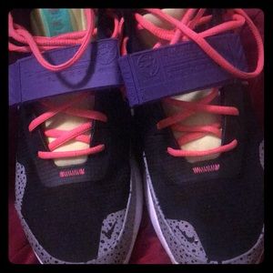 Sneaker size 9.5 in men